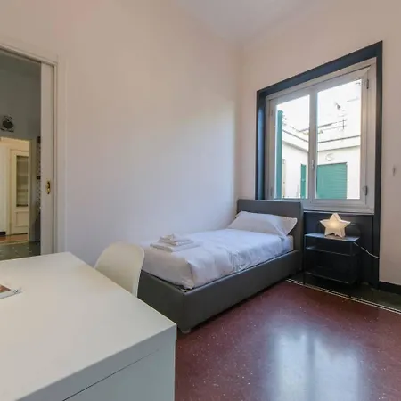 Apartamento Joivy Splendid For 8 With Beautiful Seaview Génova