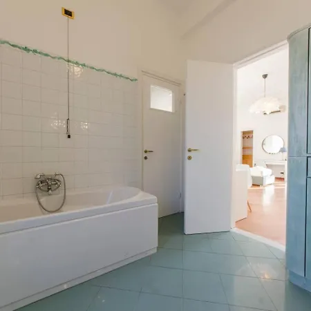 Apartamento Joivy Splendid For 8 With Beautiful Seaview Génova
