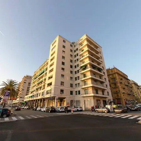 Apartamento Joivy Splendid For 8 With Beautiful Seaview Génova