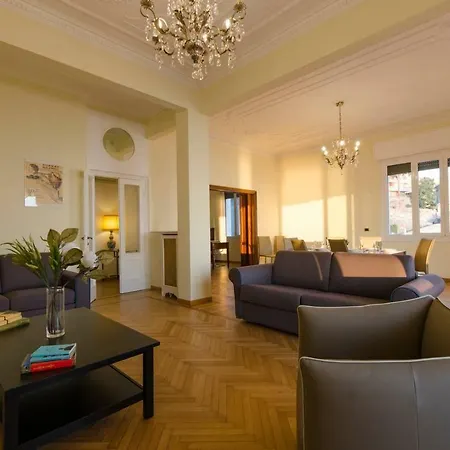 Apartamento Joivy Splendid For 8 With Beautiful Seaview Génova